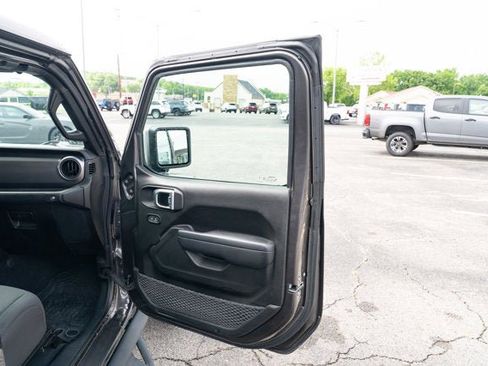 Certified 2023 Jeep Gladiator Sport AWD/4WD image 14