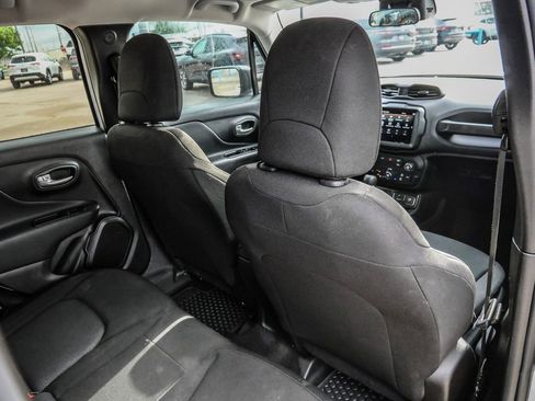 Used 2023 Jeep Renegade Latitude AWD/4WD image 19
