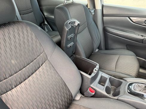 Used 2017 Nissan Rogue S AWD/4WD image 39