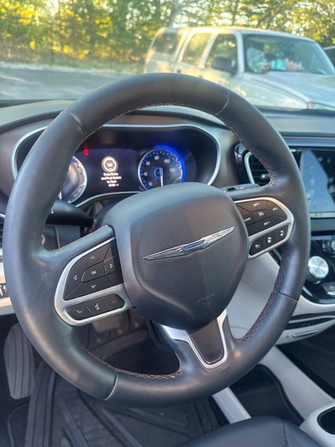Used 2018 Chrysler Pacifica Touring-L Plus w/ Advanced Safetytec Group FWD image 12