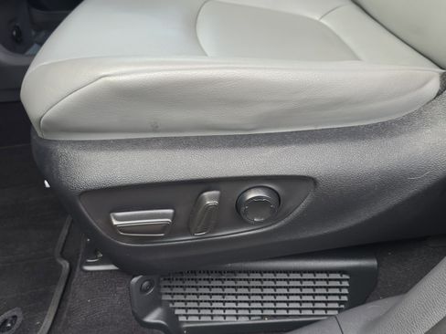 Used 2022 Toyota Sienna XLE FWD image 21