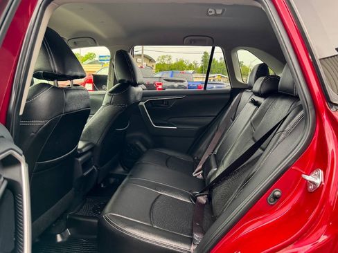Used 2019 Toyota RAV4 LE w/ All Weather Liner Package AWD/4WD image 20