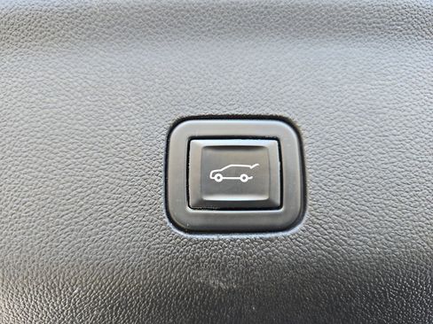 Used 2021 Chevrolet Tahoe High Country w/ Premium Package image 27