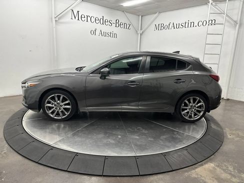 Used 2018 MAZDA MAZDA3 Grand Touring w/ Premium Equipment Package FWD image 4