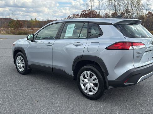 Used 2022 Toyota Corolla Cross L image 10