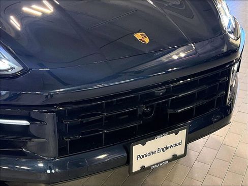 Certified 2025 Porsche Cayenne Coupe AWD/4WD image 32