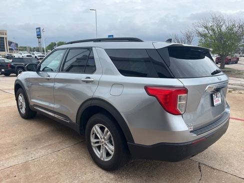 Used 2022 Ford Explorer XLT image 10