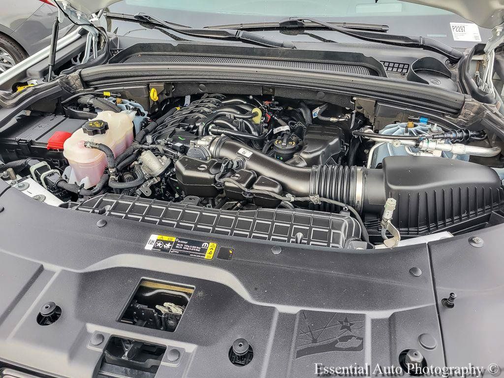 Used 2025 Jeep Grand Cherokee Summit AWD/4WD image 31