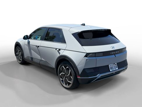 Certified 2024 Hyundai Ioniq 5 SE RWD image 3