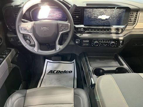 Used 2025 Chevrolet Silverado 2500 ZR2 w/ Technology Package image 12