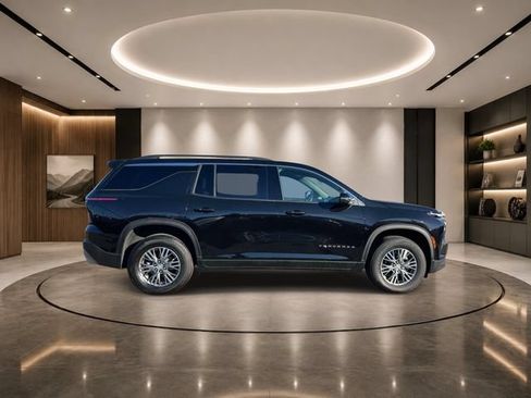 Certified 2025 Chevrolet Traverse LT FWD image 5