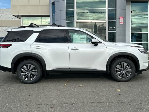 New 2025 Nissan Pathfinder SV w/ Black Appearance Package image 3
