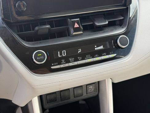 Used 2024 Toyota Corolla Cross LE FWD image 23