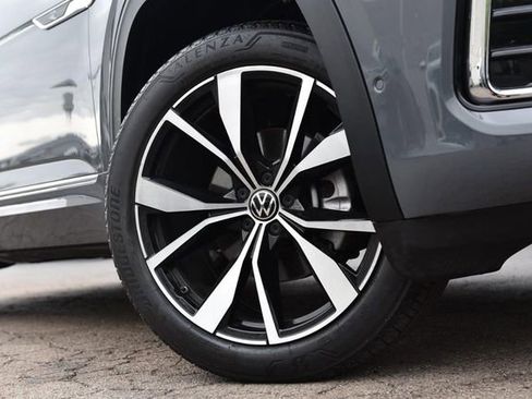 Certified 2025 Volkswagen Atlas SEL Premium R-Line image 3