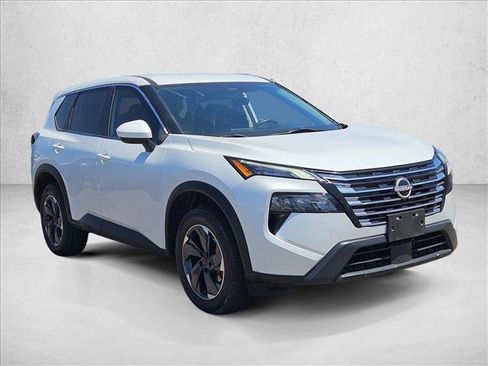 Used 2024 Nissan Rogue SV AWD/4WD image 3
