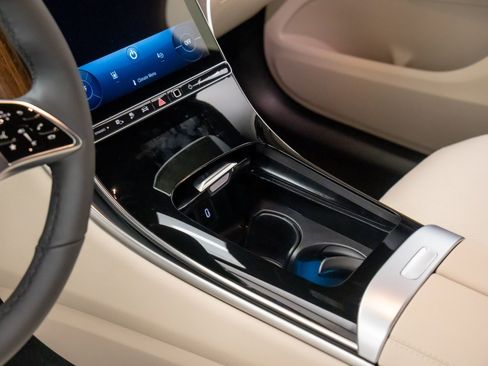 New 2025 Mercedes-Benz GLC 350e 4MATIC image 12