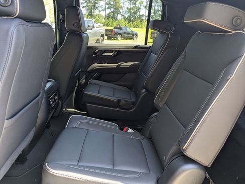 New 2025 Chevrolet Suburban Premier image 15