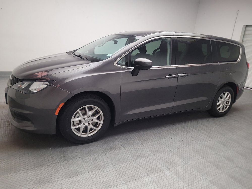 Used 2021 Chrysler Voyager LX FWD image 2