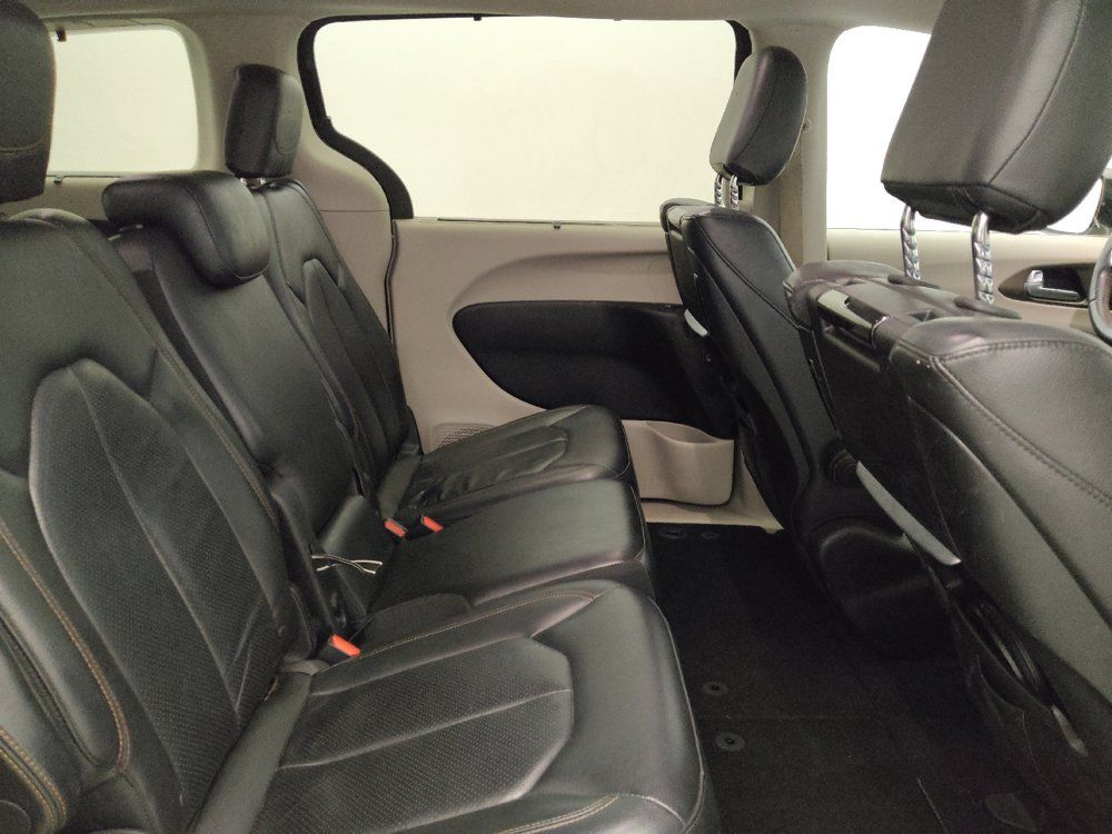 Used 2017 Chrysler Pacifica Touring-L Plus FWD image 19