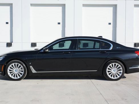 Used 2019 BMW 740e xDrive w/ Executive Package image 8