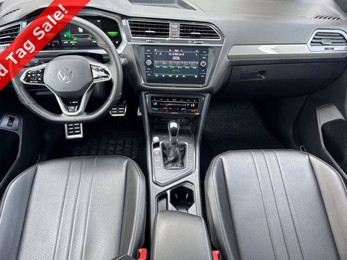 Certified 2022 Volkswagen Tiguan SE R-Line image 13