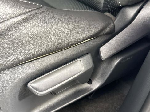 Certified 2025 Toyota 4Runner SR5 AWD/4WD image 25