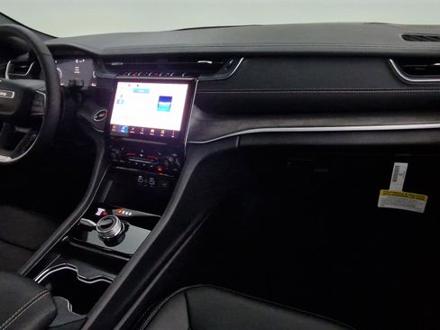 New 2025 Jeep Grand Cherokee L Limited image 30