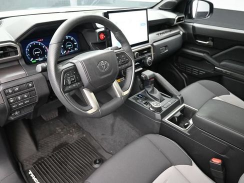 Used 2025 Toyota Tacoma TRD Off-Road w/ TRD Off Road Upgrade Package AWD/4WD image 18
