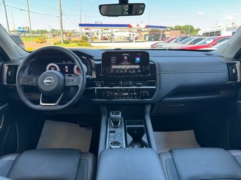 Used 2024 Nissan Pathfinder Platinum AWD/4WD image 8