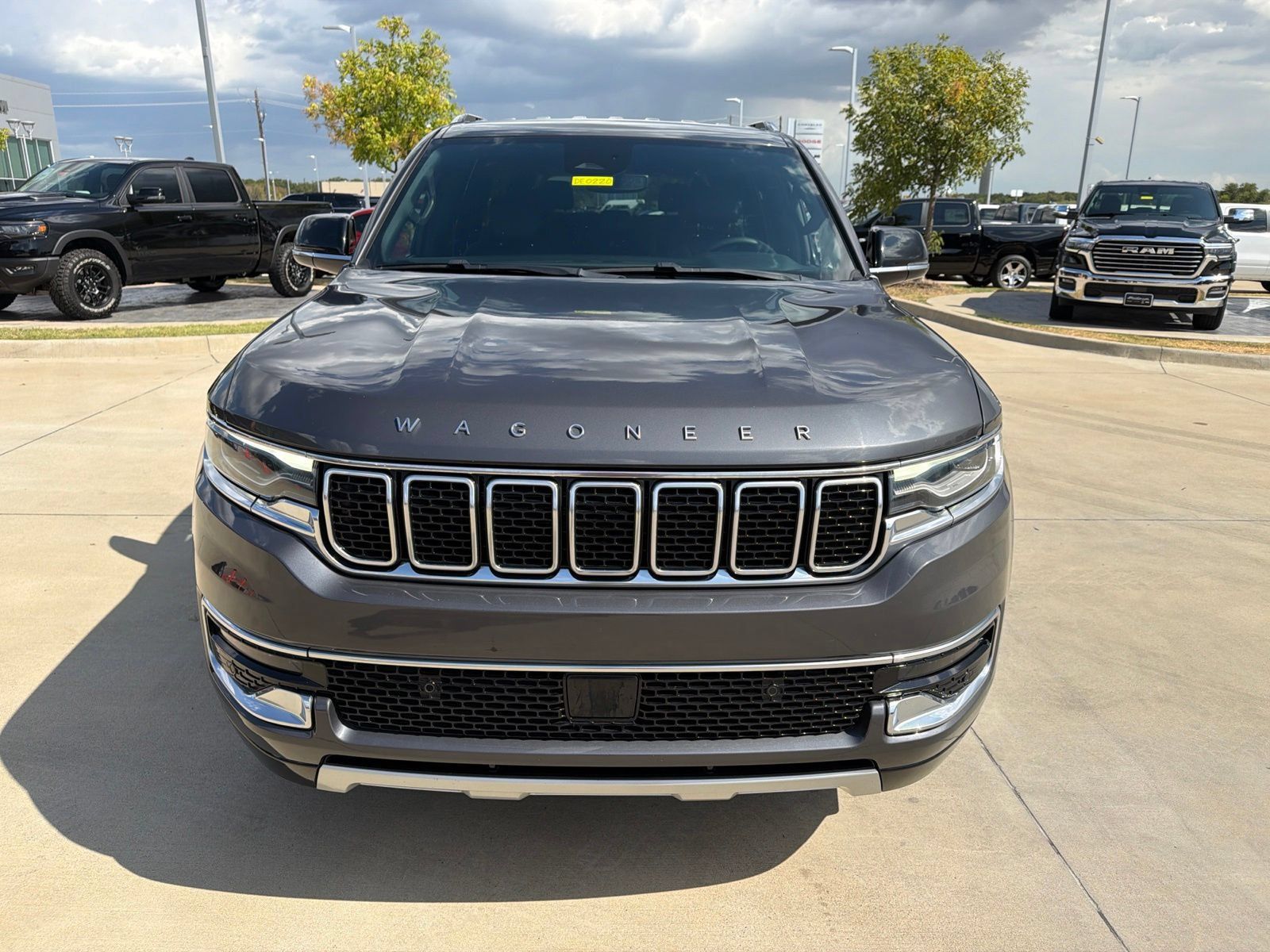 Used 2024 Jeep Wagoneer L Series II w/ Flexible Seating Group RWD image 8