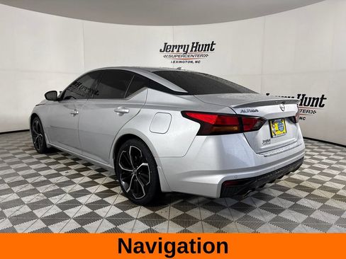 Used 2023 Nissan Altima 2.5 SR w/ SR Premium Package FWD image 9