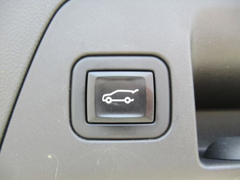 Used 2022 Buick Envision Avenir w/ Technology Package II image 35