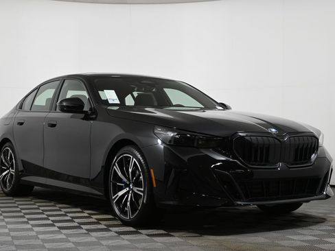 New 2026 BMW 530i xDrive w/ M Sport Package AWD/4WD image 9