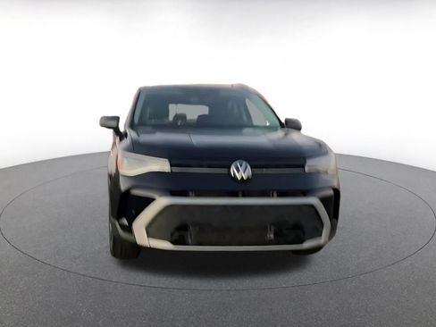 Used 2025 Volkswagen Taos SE image 4