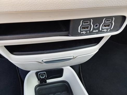 Used 2023 Chrysler Pacifica Touring-L FWD image 64