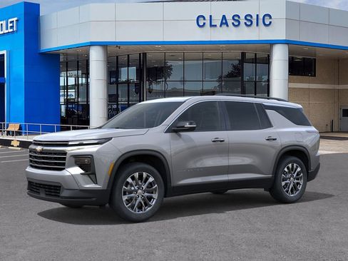 New 2026 Chevrolet Traverse LT image 2