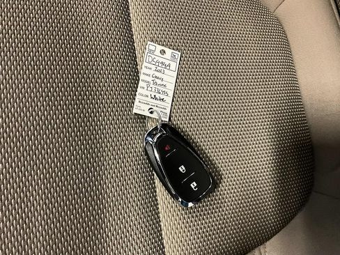 Used 2023 Chevrolet Traverse LS FWD image 31