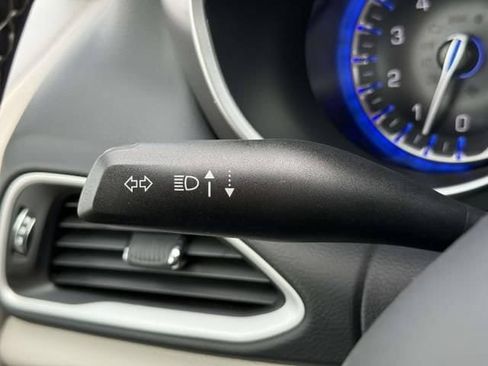 Used 2024 Chrysler Pacifica Touring-L FWD image 22