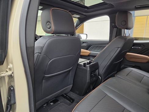 Used 2024 GMC Canyon AT4 w/ AT4 Premium Package image 17