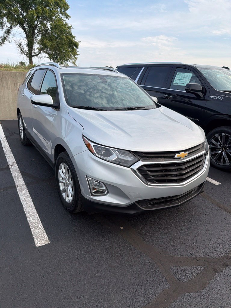 Used 2018 Chevrolet Equinox LT w/ Sun & Infotainment Package AWD/4WD image 2