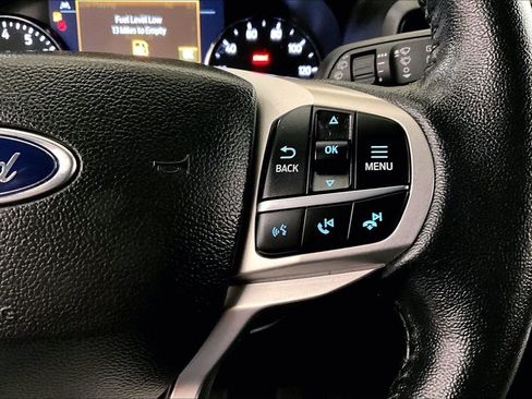 Used 2022 Ford Explorer XLT image 19