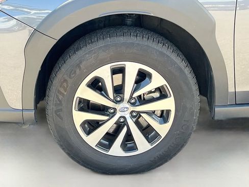 Used 2025 Subaru Outback Premium AWD/4WD image 29