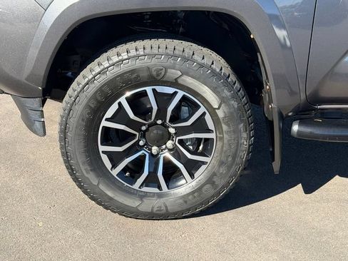 Used 2020 Toyota Tacoma TRD Sport w/ Technology Package AWD/4WD image 27