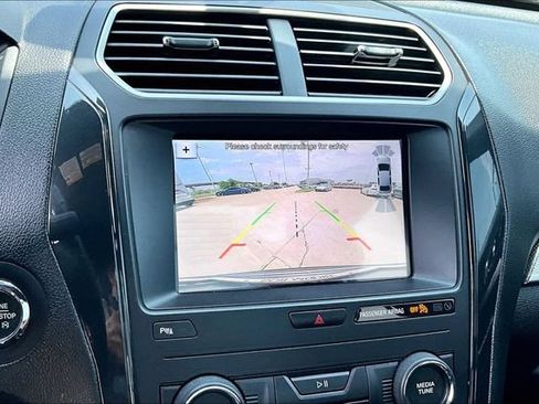 Used 2019 Ford Explorer XLT w/ Equipment Group 202A AWD/4WD image 23