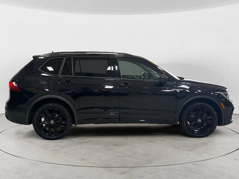 Used 2022 Volkswagen Tiguan SE R-Line AWD/4WD image 6