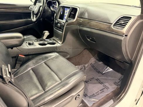 Used 2018 Jeep Grand Cherokee Overland AWD/4WD image 18