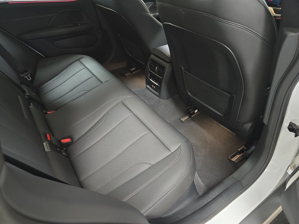 Used 2023 BMW i4 eDrive35 w/ Premium Package RWD image 16