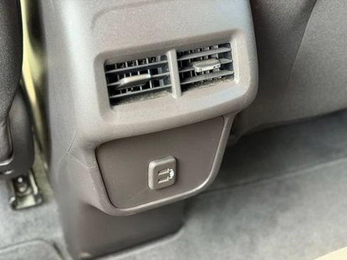Used 2024 Chevrolet Equinox LS w/ LS Convenience Package FWD image 23