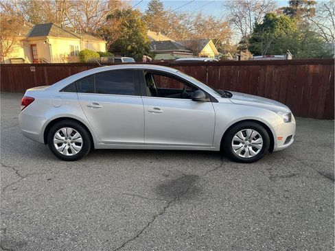 Used 2012 Chevrolet Cruze LS w/ Connectivity Package image 4