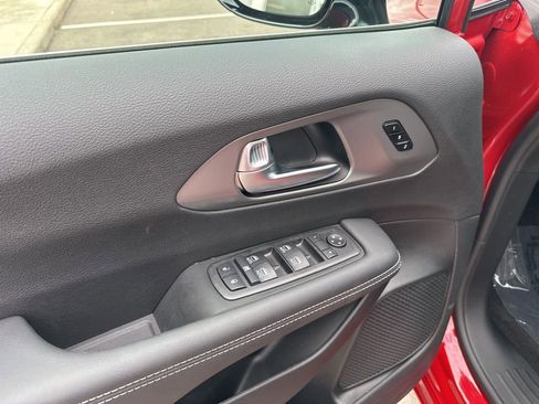 New 2026 Chrysler Pacifica Select image 11